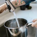 ¿Tomar agua de la llave? En Chile el desafío no es la calidad sino la disponibilidad