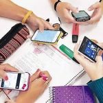 Francia pone límites a las redes sociales para menores de 15 años: ¿Puede Chile seguir el mismo camino?